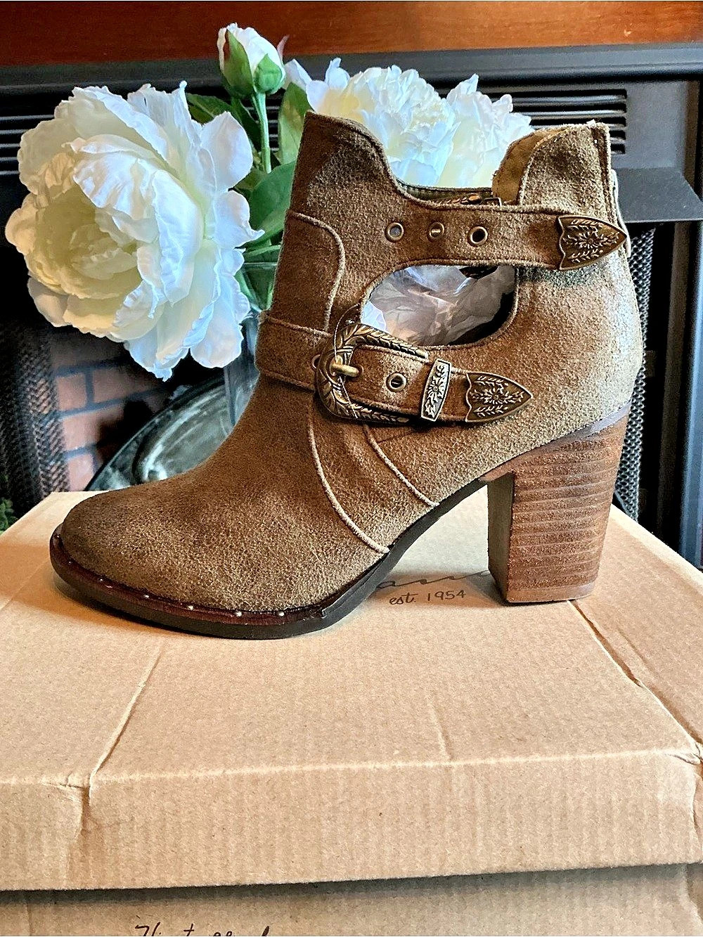 Vintage Havana Brown Suede Buckle Ankle Boots 7.5 **New**